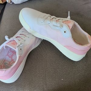 NWT Roxy Cannon slip on shoes